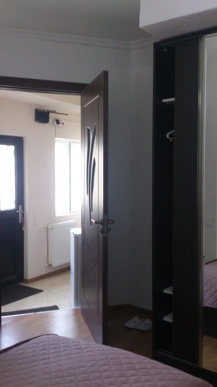 Guest House Madonna 트빌리시 외부 사진