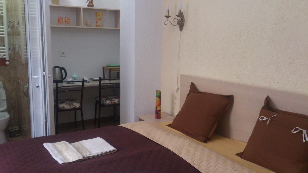 Guest House Madonna 트빌리시 외부 사진
